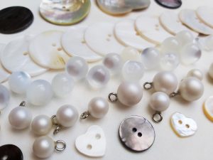 botones de verano perlas y nacar